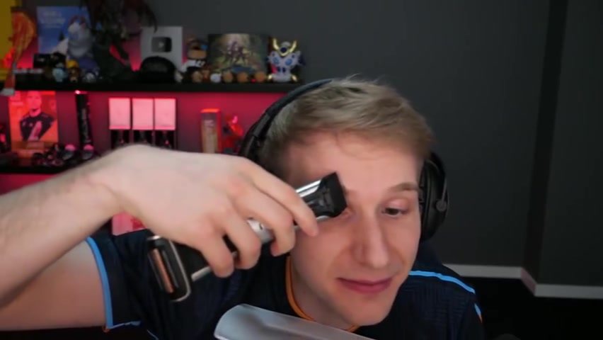 好像影响也不是很大？Jankos打赌输了直播剃眉毛