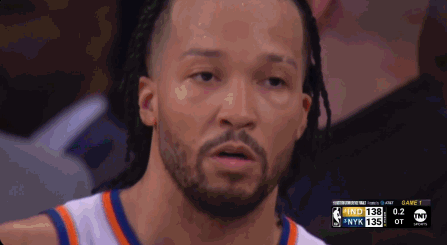 ☹️痛失好局被离奇逆转！布伦森在替补席咧着个嘴无法接受